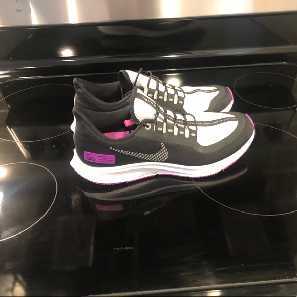 Mens Air Zoom Pegasus 35 Shield Running Shoes - Picture 7 of 8